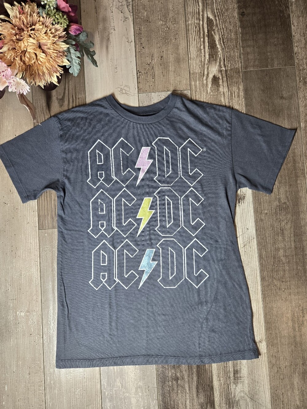 AC/DC Women’s Lightning Graphic Tee – Size Small NWOT